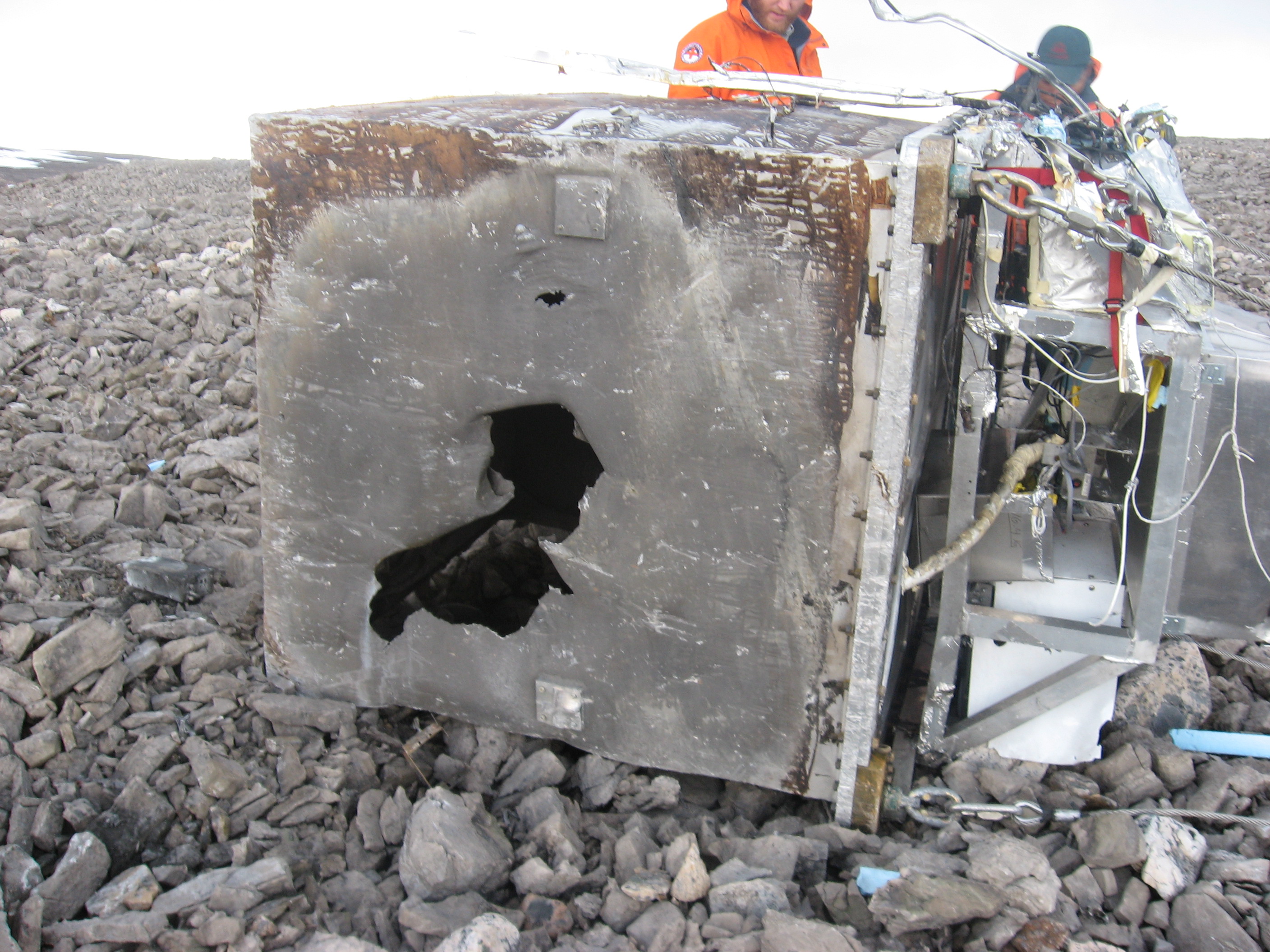 DUSTER2009. Payload landed in the Baffin Island (Canada).